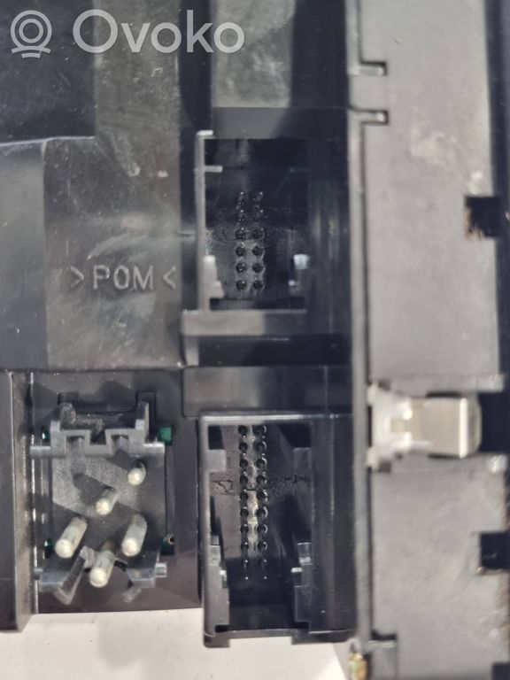 Window lift control switch(es)