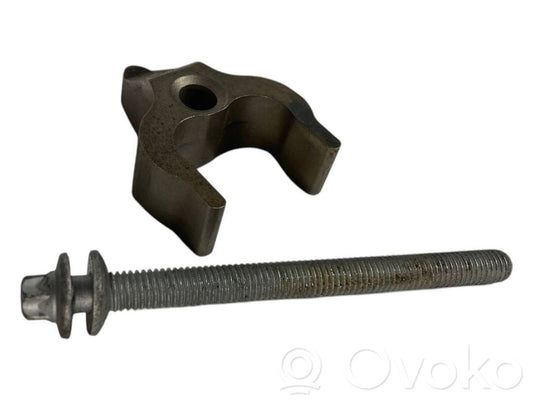 Nozzle holder/shoulder