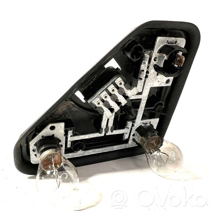 Держатель крышки заднего фонаря