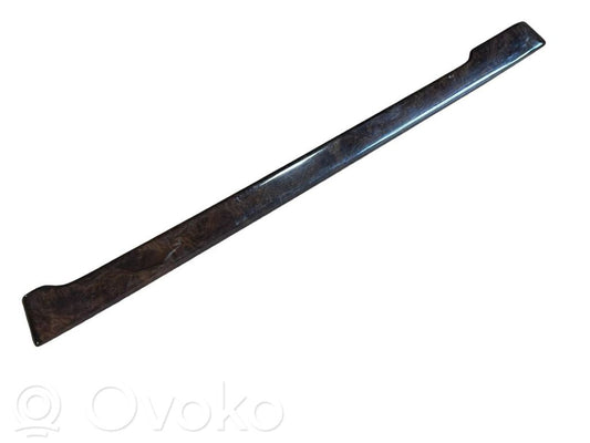 Декоративная отделочная полоса спереди