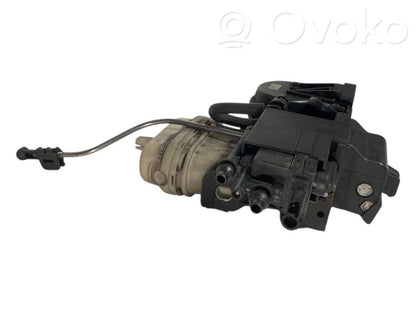 Aizmugurējā pārsega slēdzene