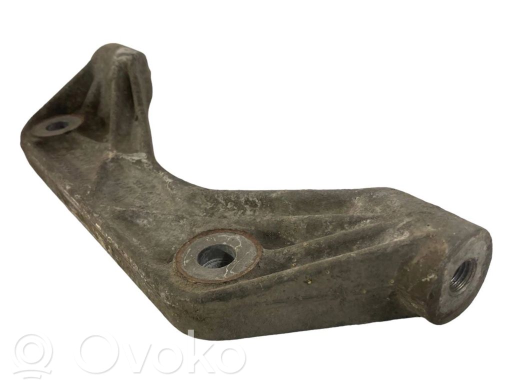 Крепление заднего редуктора