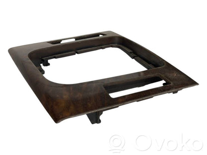 Ātrumu pārslēgšanas sviras dekoratīvā apdare (plastmasas)