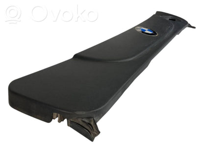 Dzinēja pārsegs (dekoratīva apdare)