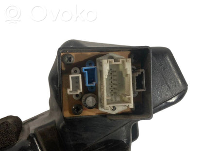 Speaker(s) in front door