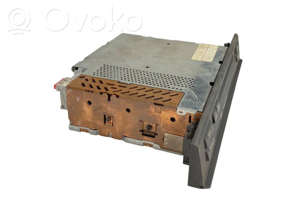 Radio / CD/DVD atskaņotājs / navigācija