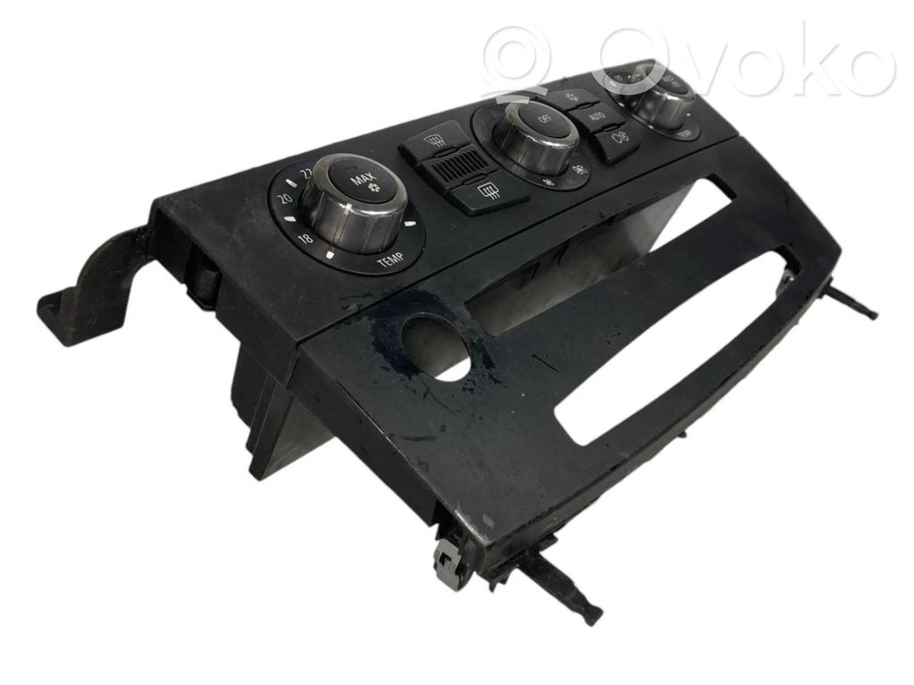 Gaisa kondicioniera / klimata kontroles / salona apsildes vadības bloks (salonā)