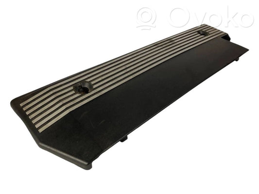 Dzinēja pārsegs (dekoratīva apdare)