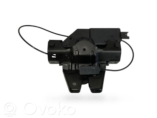 Aizmugurējā pārsega slēdzene