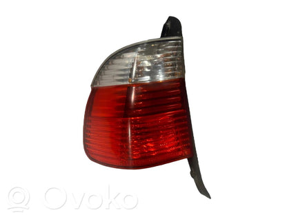 Задний фонарь в кузове