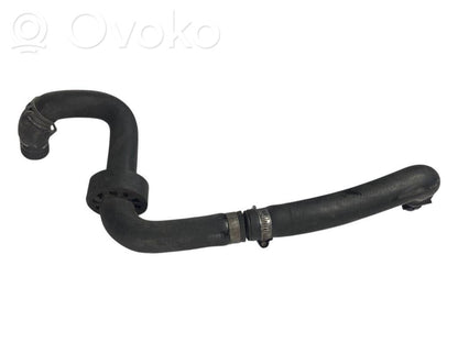 Caurulīte (-es) / šļūtene (-es)