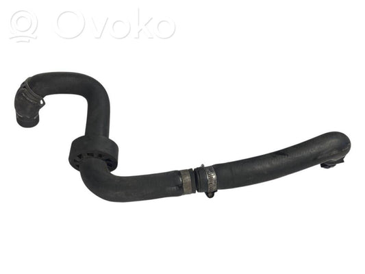 Caurulīte (-es) / šļūtene (-es)