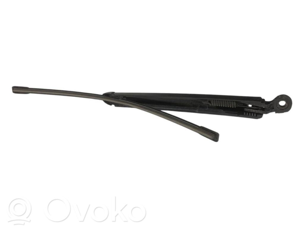 Rear window wiper arm