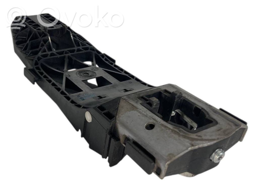 Priekšpusē turētājs / kronšteins ārējam atvēršanas rokturim