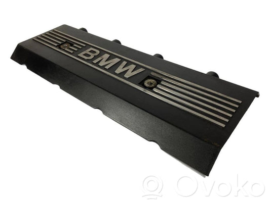 Dzinēja pārsegs (dekoratīva apdare)