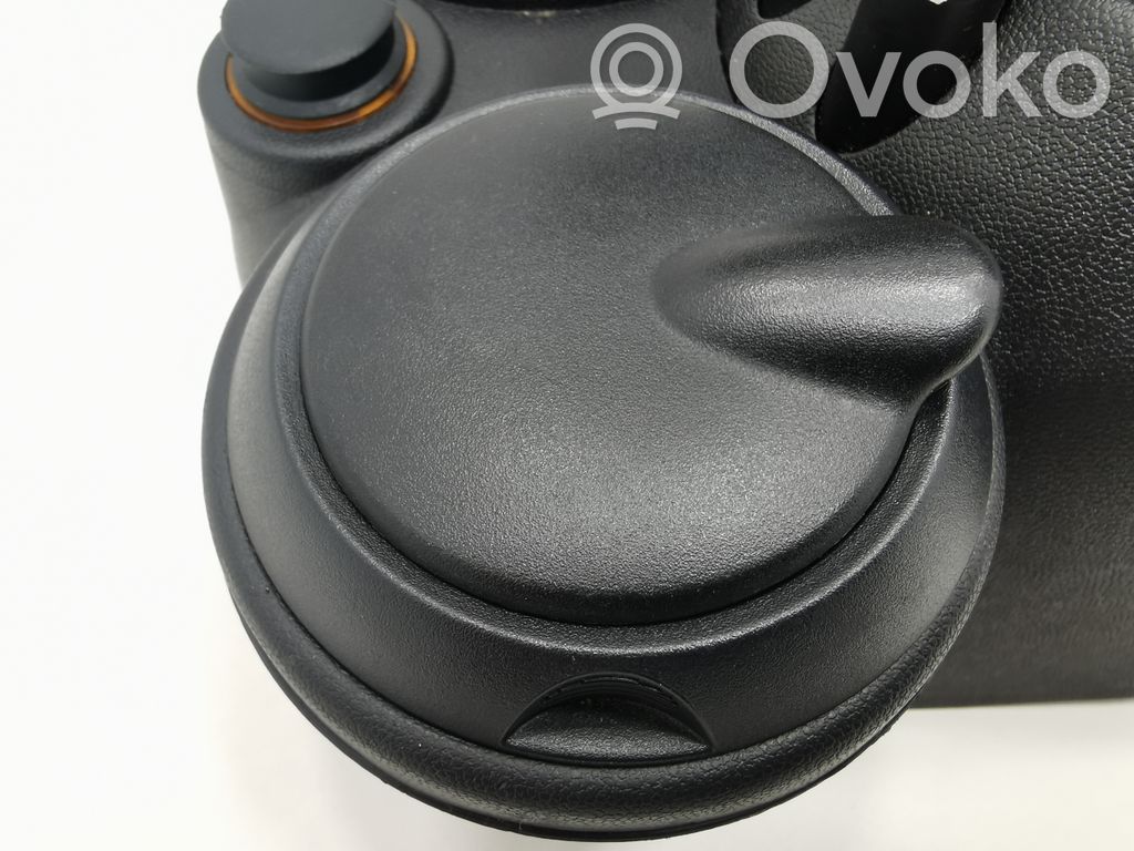 Пепельница (передняя)