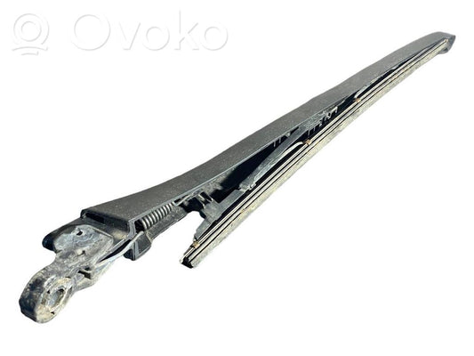 Aizmugurējā loga tīrītāja kājiņa