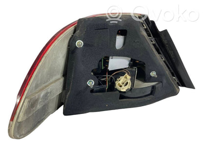 Aizmugurējais lukturis virsbūvē