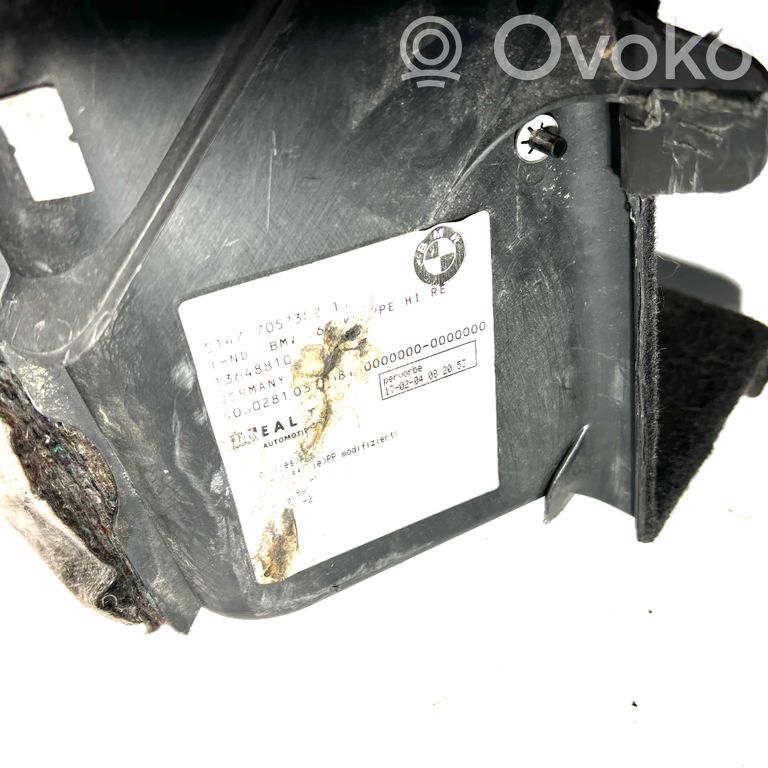 Bagāžnieka sānu apakšējās apdares panelis