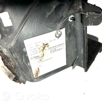 Bagāžnieka sānu apakšējās apdares panelis