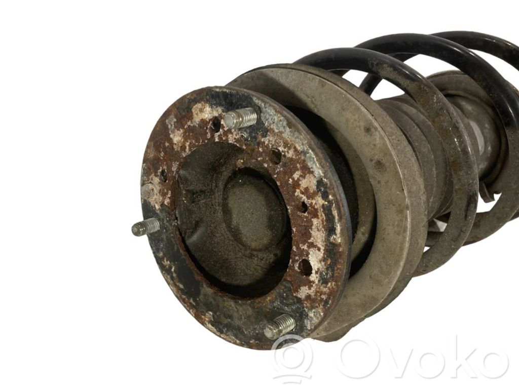 Priekšpusē amortizators ar atsperi