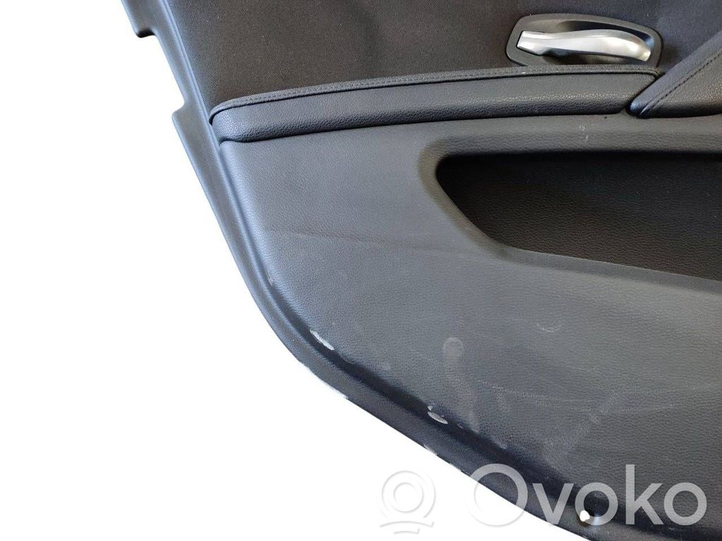 Apšuvums aizmugurējām durvīm