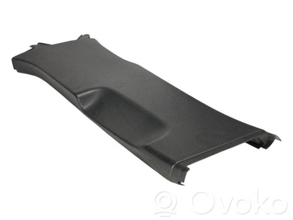 (B) statņa dekoratīvā apdare (apakšdaļa)