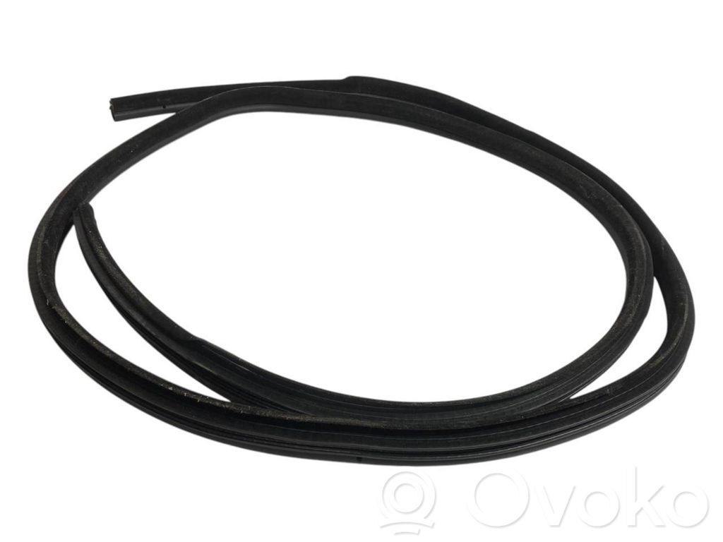 Priekšpusē apdares gumija (virsbūvē)