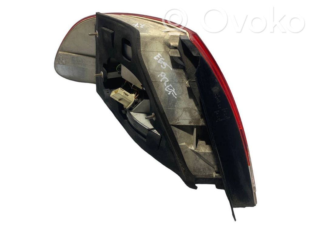 Aizmugurējais lukturis virsbūvē