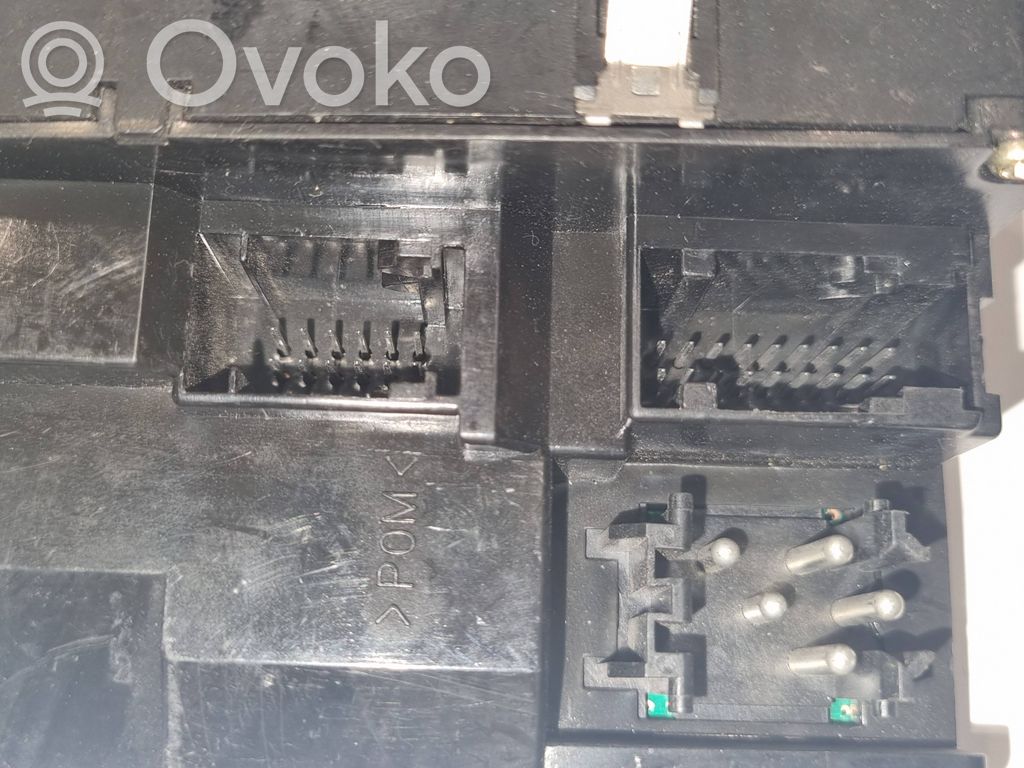 Window lift control switch(es)
