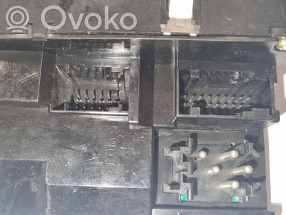 Window lift control switch(es)