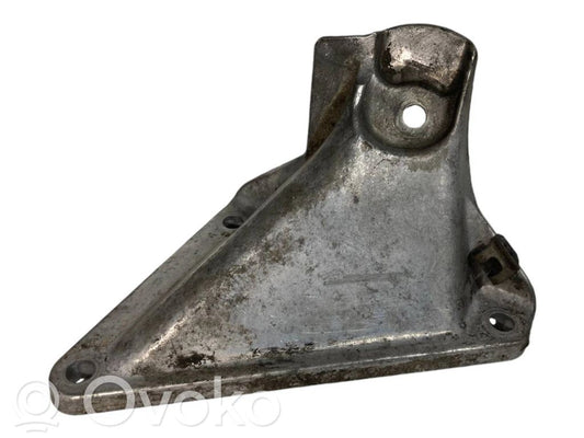 Engine mounting bracket