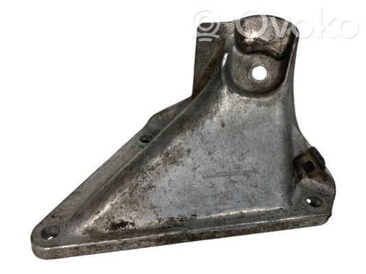 Engine mounting bracket