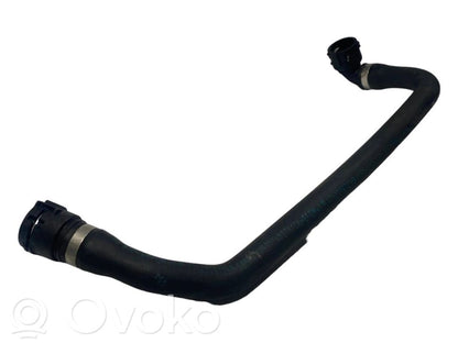 Caurulīte (-es) / šļūtene (-es)