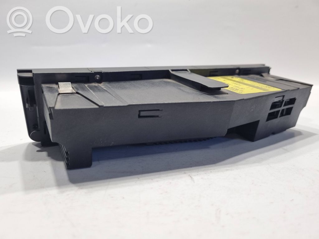 Air conditioning / climate control / interior heating control unit (in the passenger compartment)