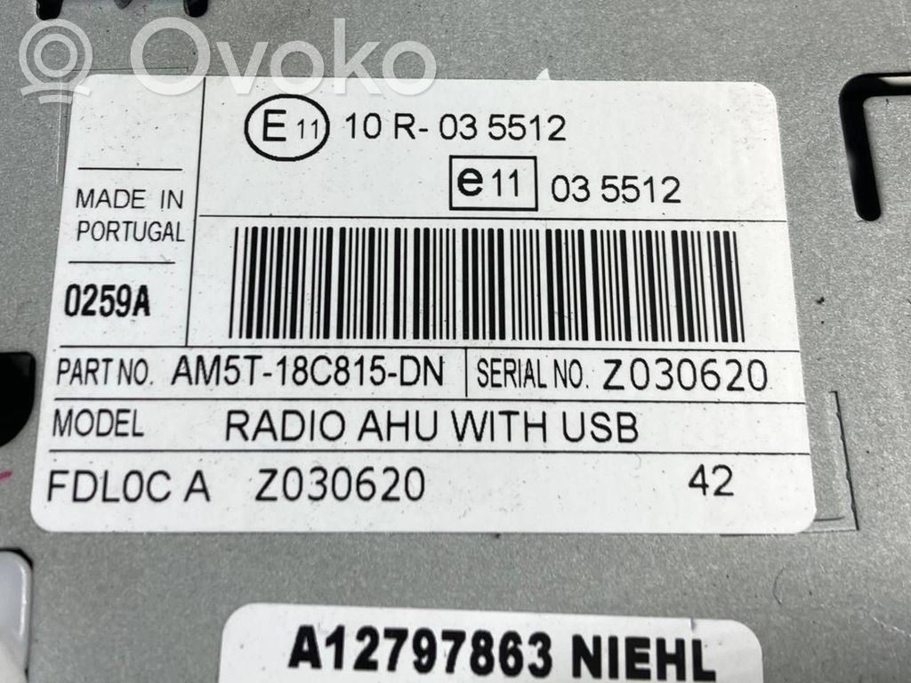 Radio / CD/DVD atskaņotājs / navigācija