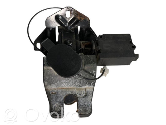 Aizmugurējā pārsega slēdzene