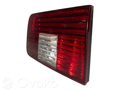 Aizmugurējais lukturis pārsegā