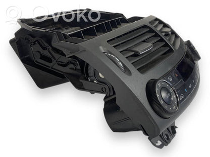 Gaisa kondicioniera / klimata kontroles / salona apsildes vadības bloks (salonā)