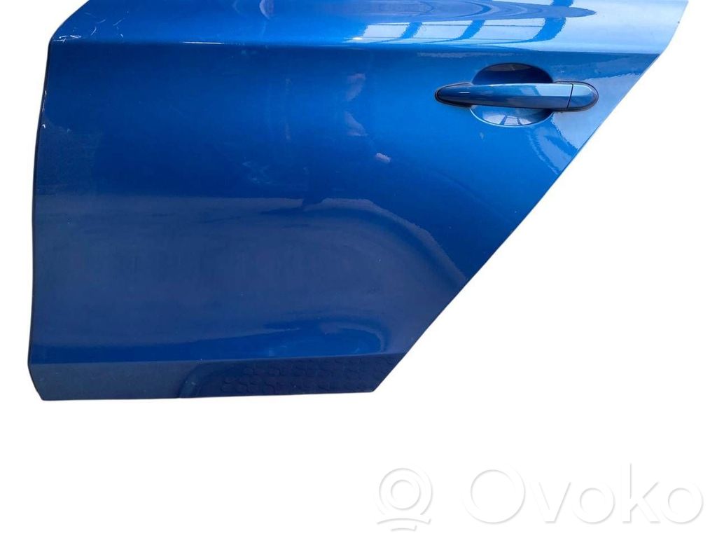 Aizmugurējās durvis