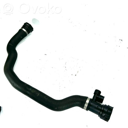 Caurulīte (-es) / šļūtene (-es)