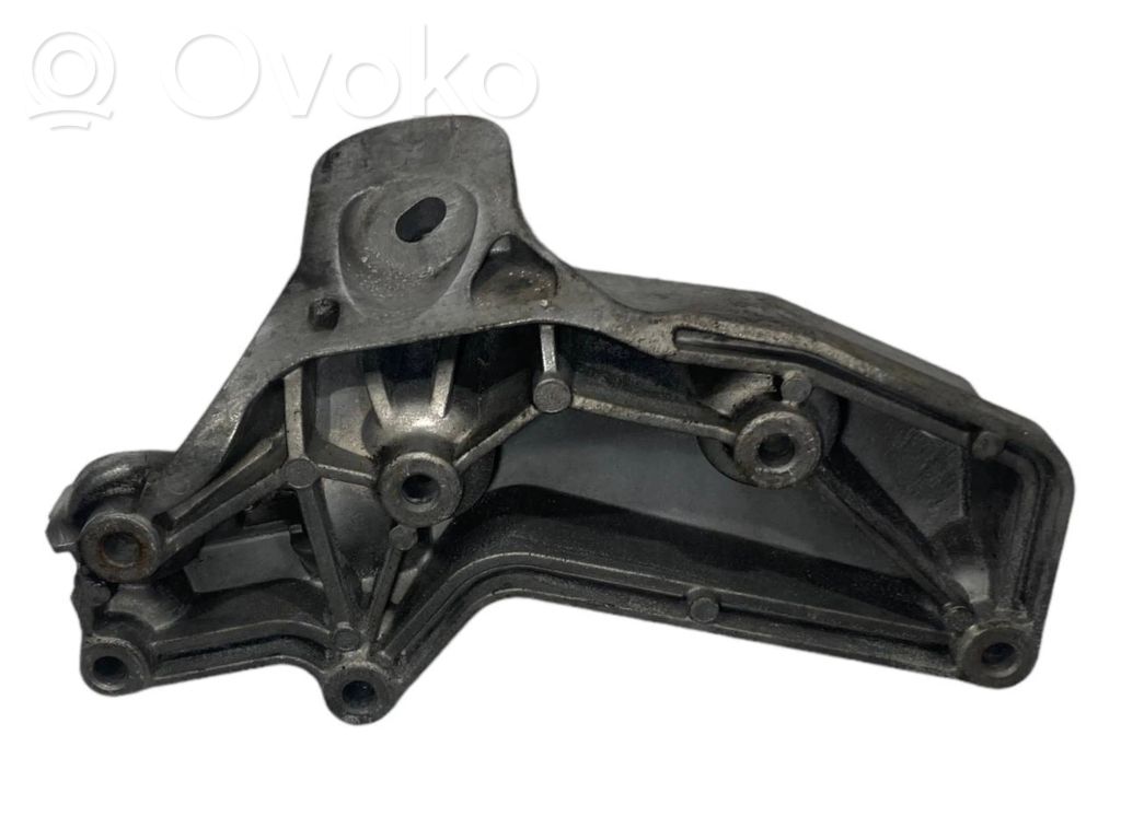 Dzinēja nostiprināšanas stiprinājums-kronšteins