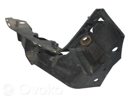 Priekšpusē bampera turētājs