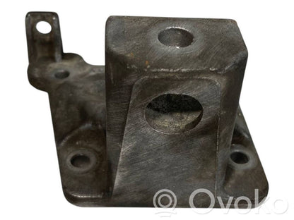 Engine mounting bracket