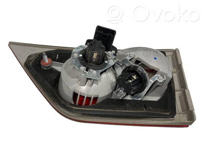 Aizmugurējais lukturis pārsegā