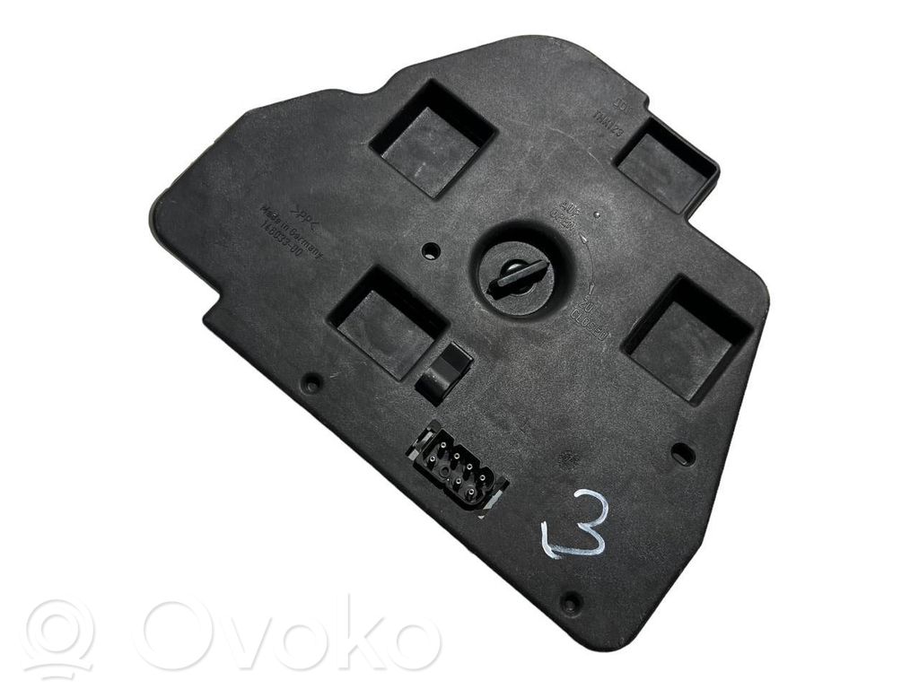 Aizmugures spuldzes vāka turētājs