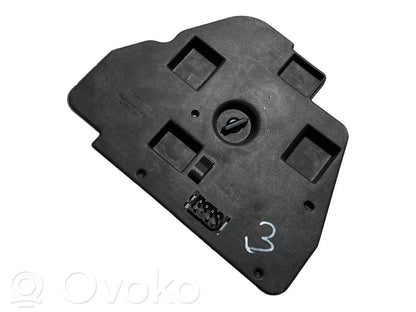 Aizmugures spuldzes vāka turētājs