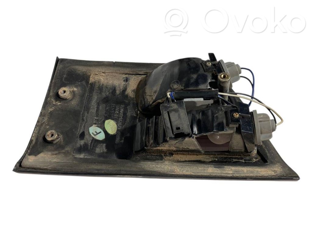 Aizmugurējais lukturis pārsegā