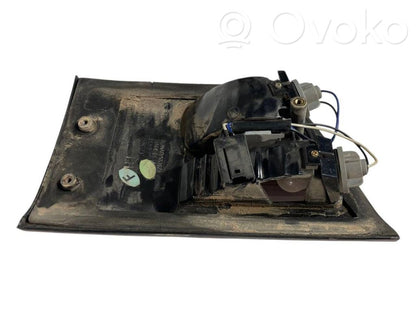 Aizmugurējais lukturis pārsegā