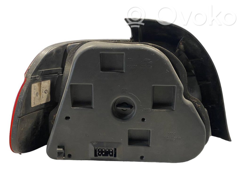 Aizmugurējais lukturis virsbūvē